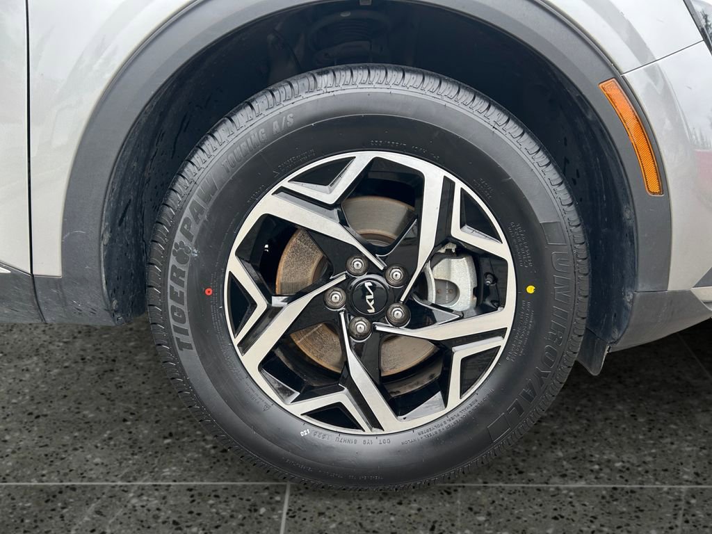 Used 2023 Kia Sportage LX image 9