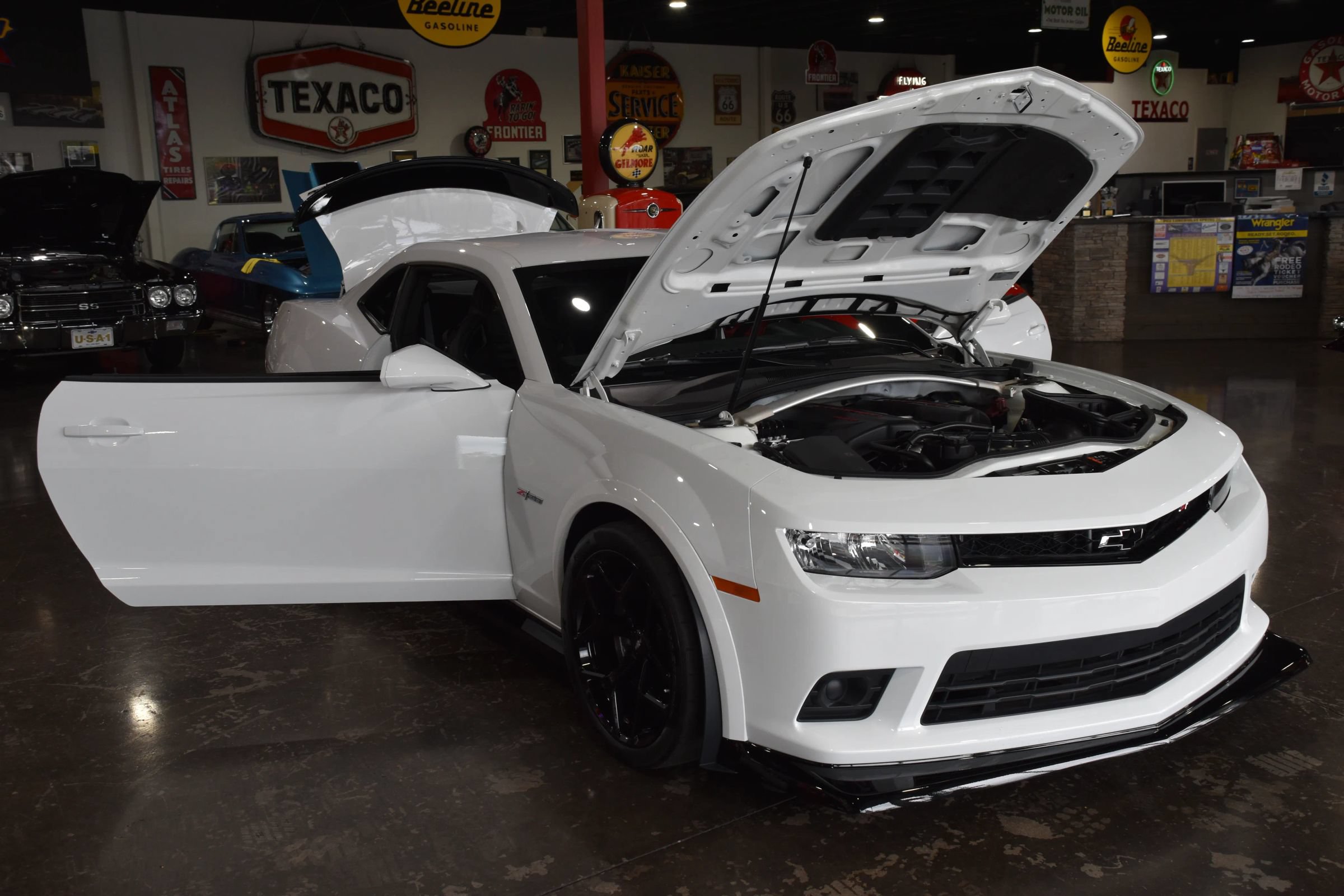Used 2014 Chevrolet Camaro Z/28 RWD image 10