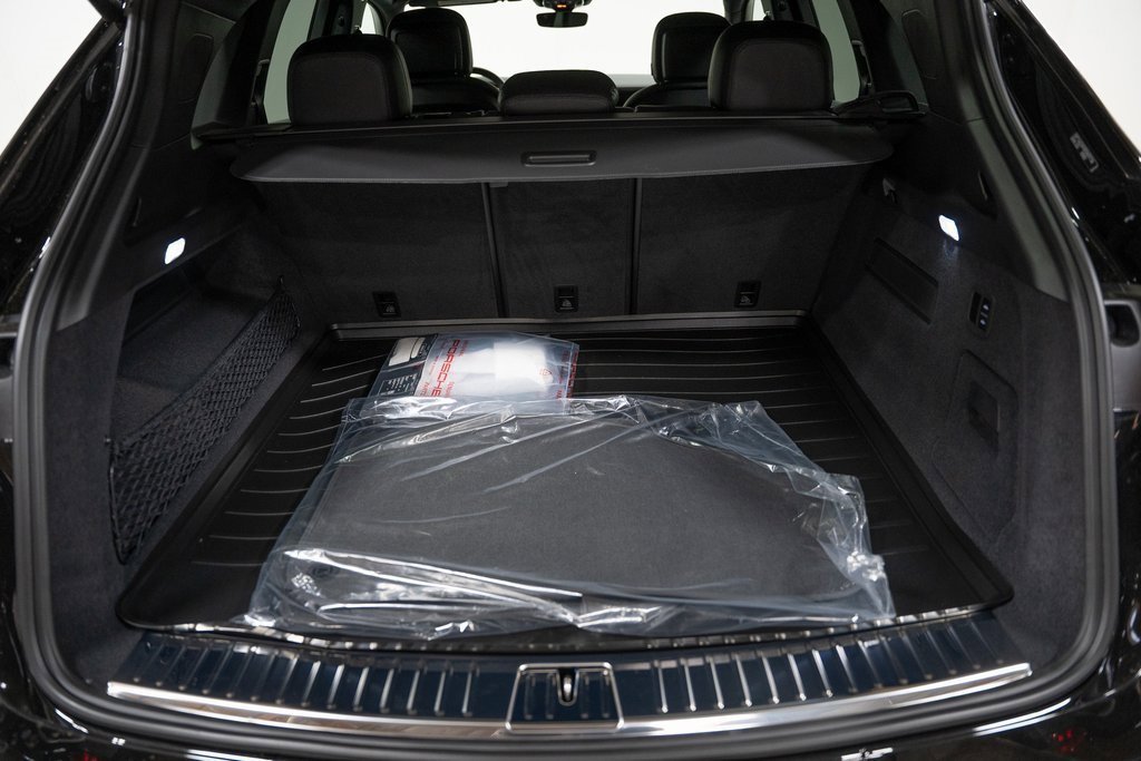 Used 2024 Porsche Cayenne image 10