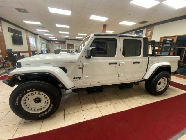 Used 2021 Jeep Gladiator Sport image 2