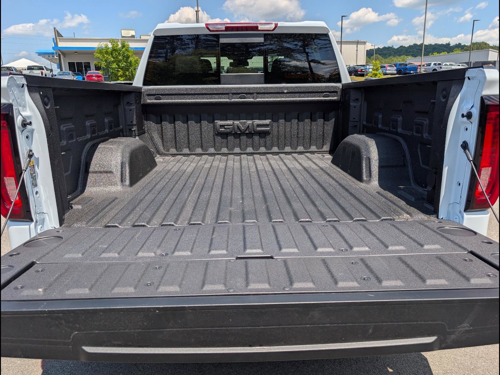 Used 2026 GMC Sierra 1500 SLT w/ SLT Premium Plus Package AWD/4WD image 20