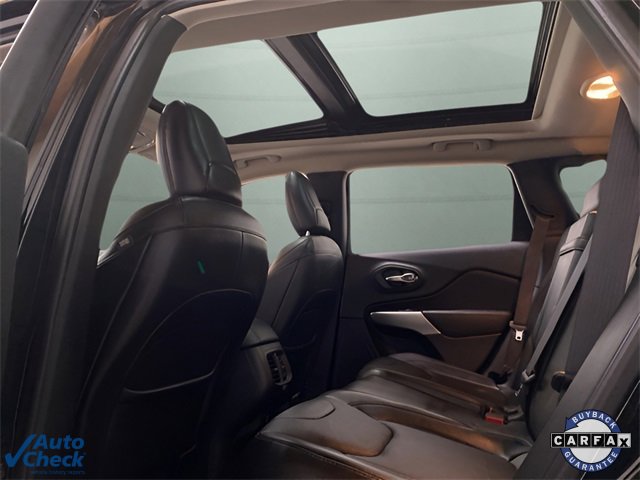 Used 2017 Jeep Cherokee Overland w/ Technology Group image 20