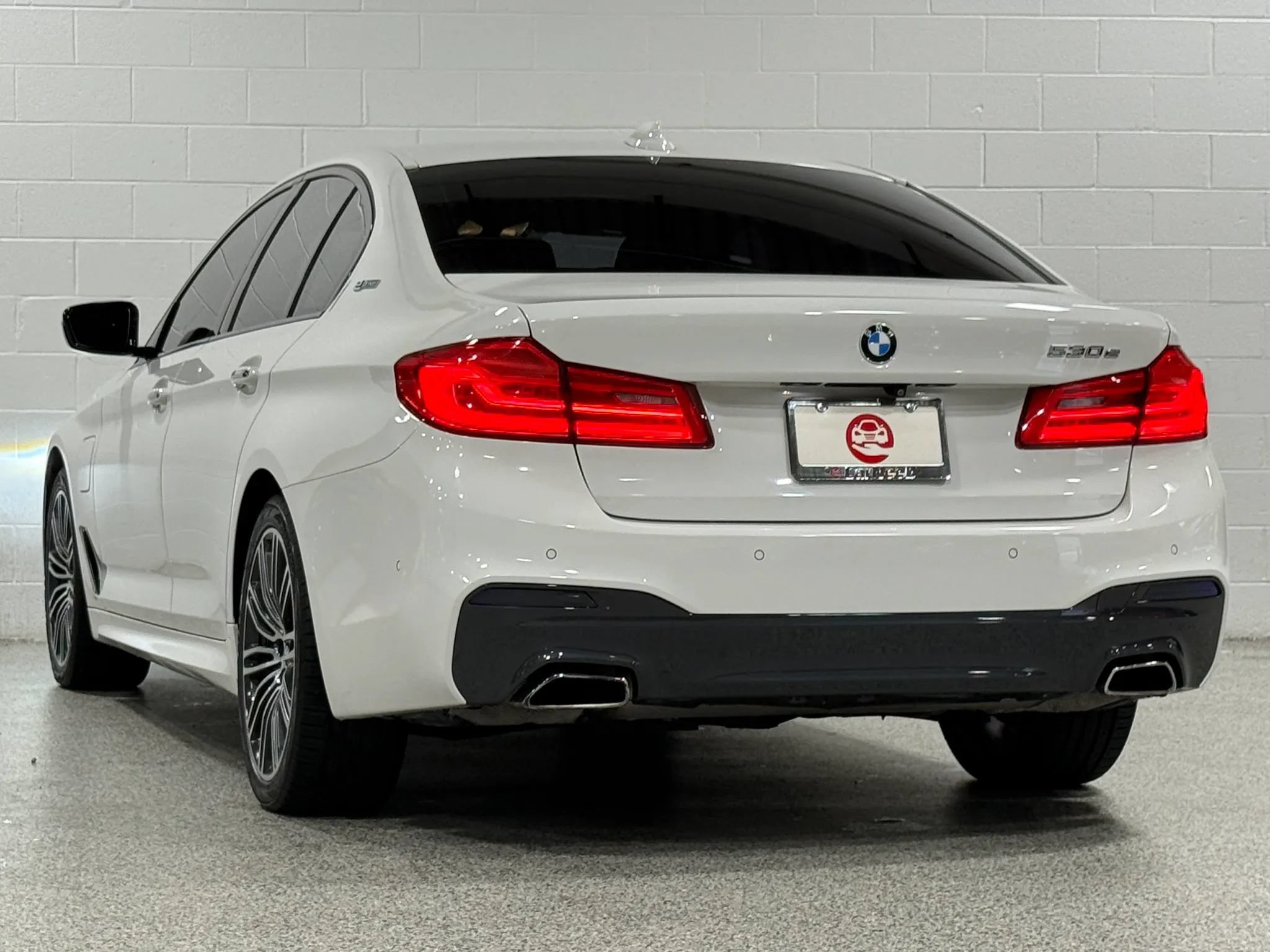 Used 2018 BMW 530e xDrive w/ M Sport Package 2 AWD/4WD image 8
