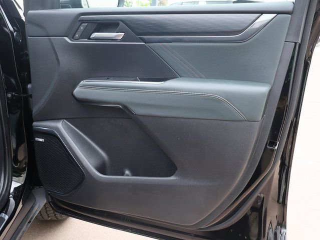 Used 2025 GMC Acadia AT4 w/ Super Cruise Package image 10