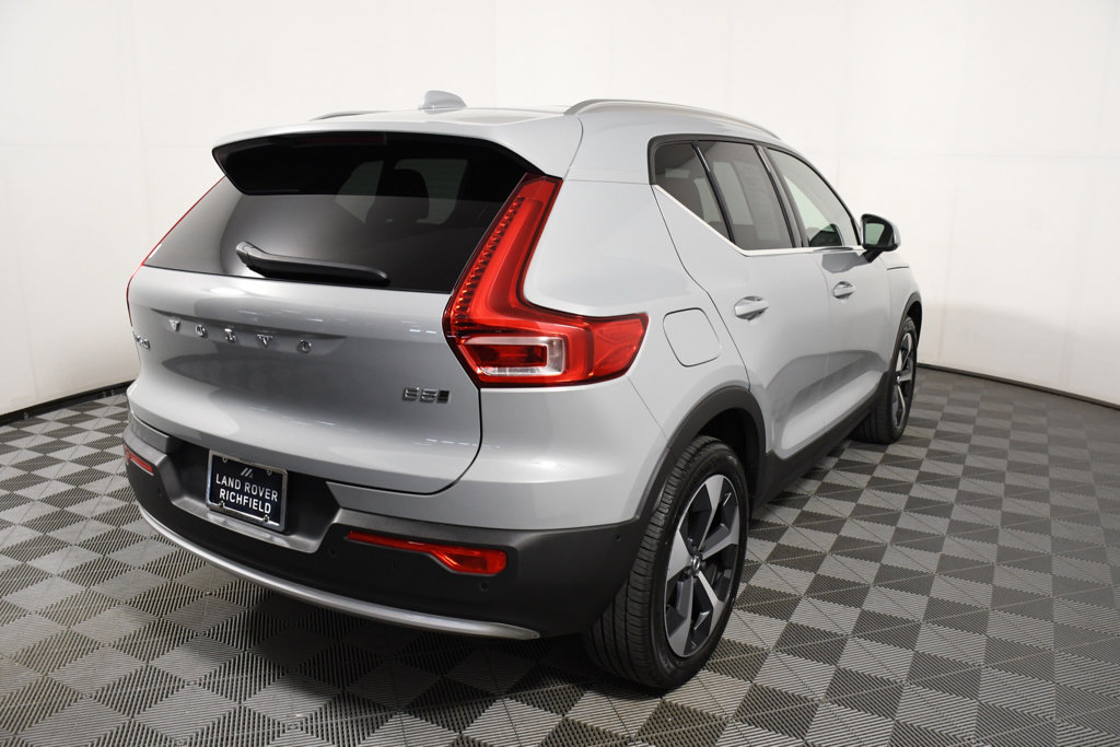 Used 2025 Volvo XC40 B5 Plus AWD/4WD image 6
