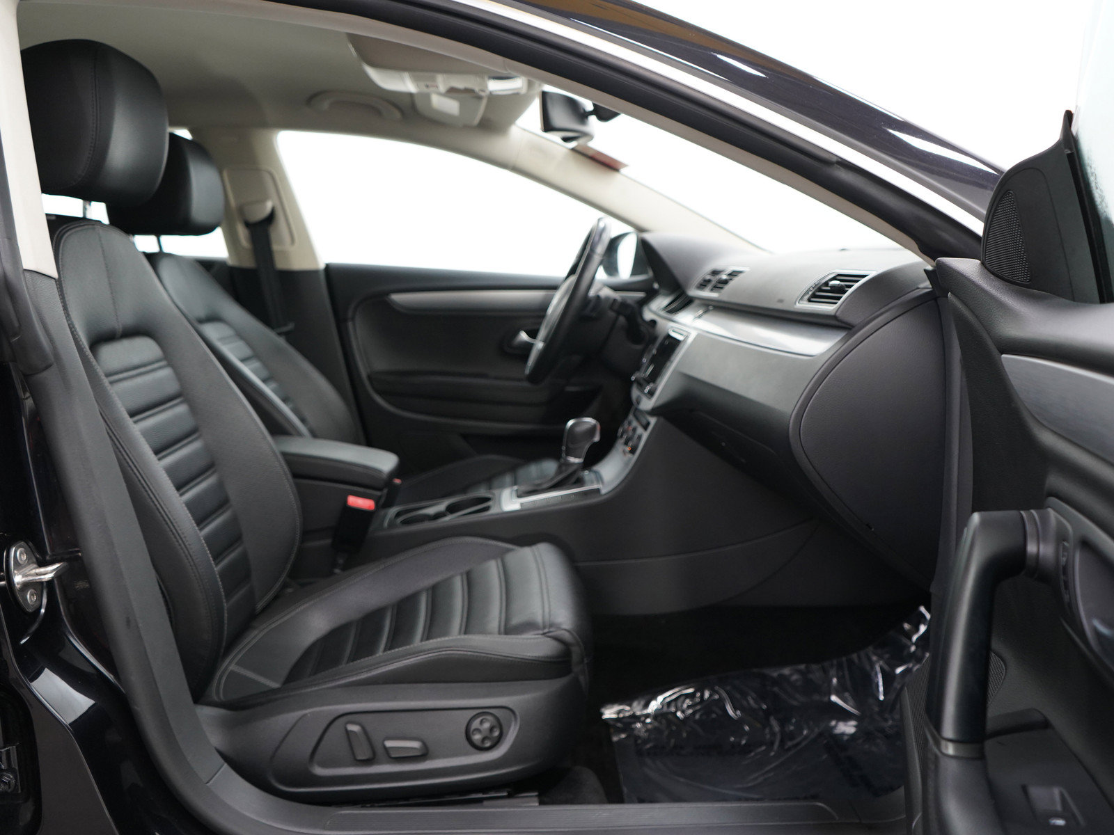 Used 2016 Volkswagen CC R-Line FWD image 11