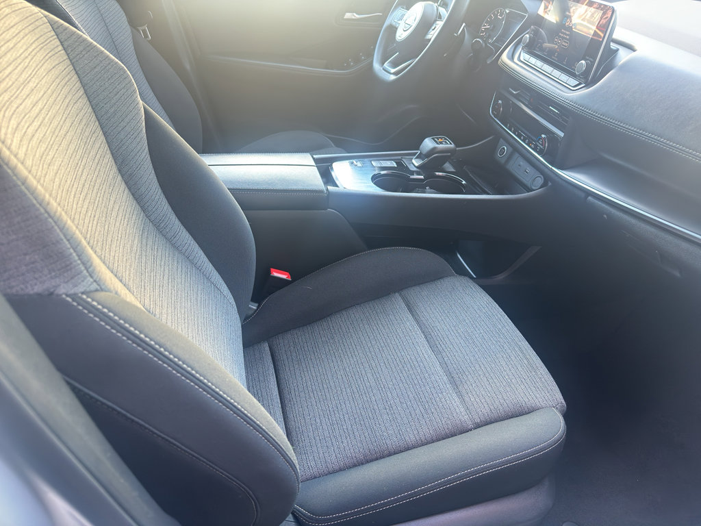 Used 2023 Nissan Rogue SV image 16