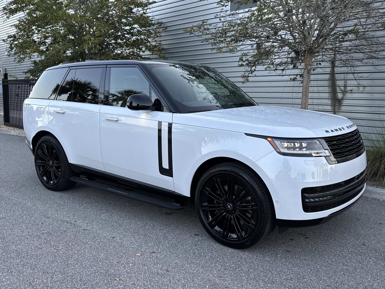 New 2025 Land Rover Range Rover Autobiography image 4