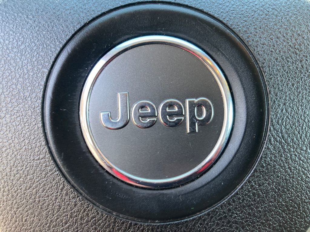 Used 2018 Jeep Cherokee Latitude AWD/4WD image 30
