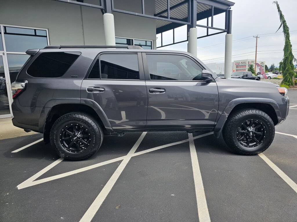 Used 2021 Toyota 4Runner SR5 AWD/4WD image 6