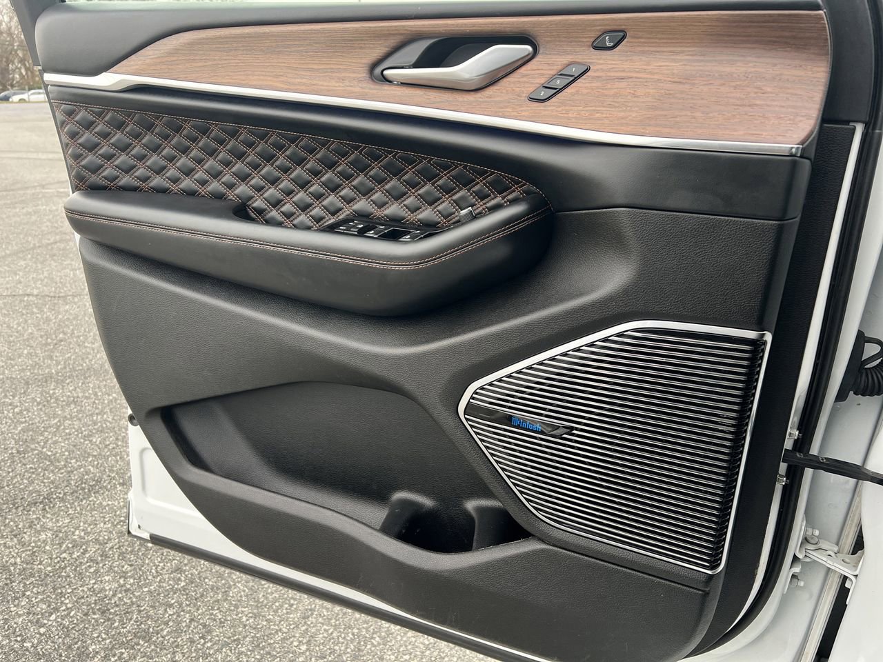 Used 2022 Jeep Grand Cherokee Summit w/ Adv Protech Group IV image 22