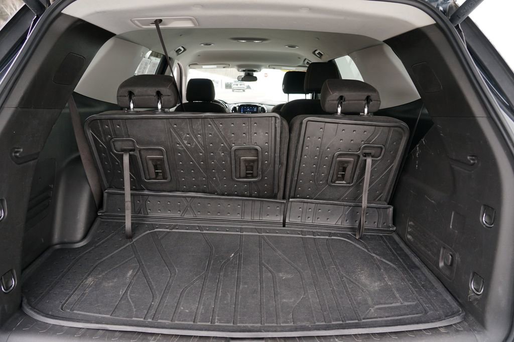 Used 2021 Chevrolet Traverse LT w/ LPO, Floor Liner Package image 27