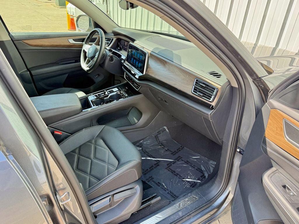 Used 2025 Volkswagen Atlas SE AWD/4WD image 21