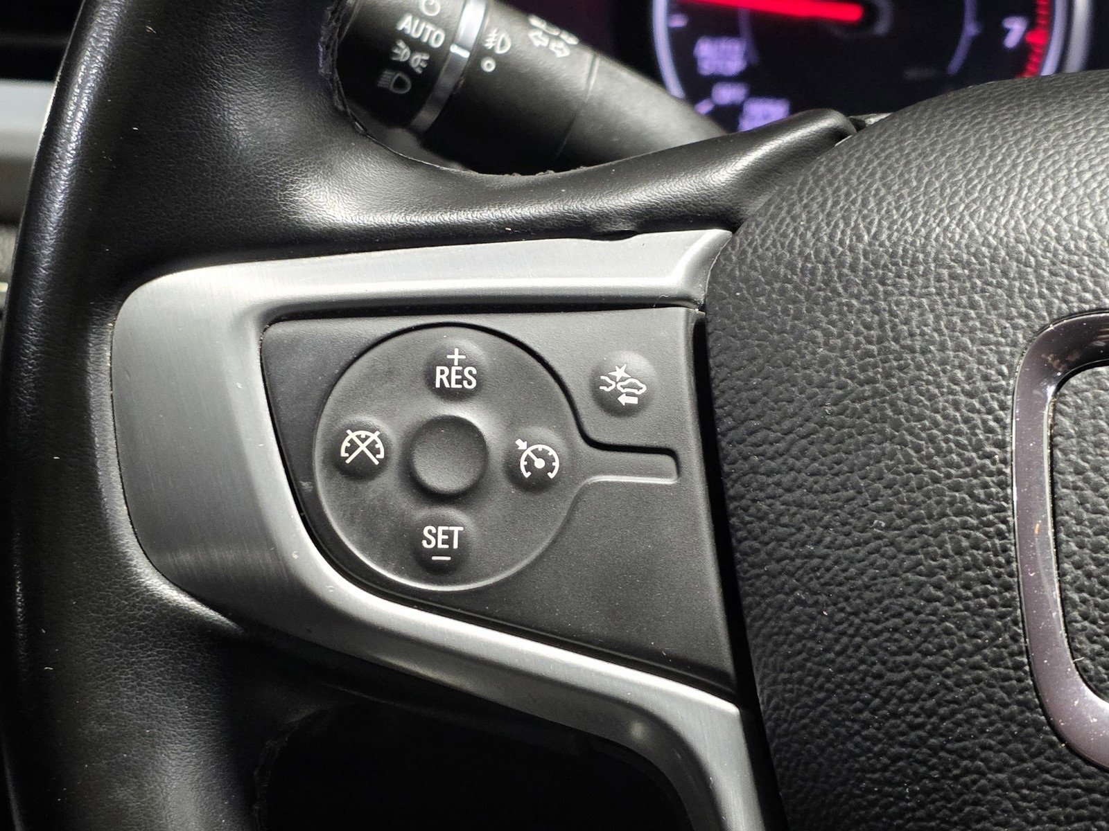 Used 2023 GMC Acadia SLT image 35