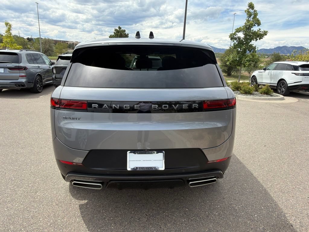 Used 2025 Land Rover Range Rover Sport SE AWD/4WD image 6