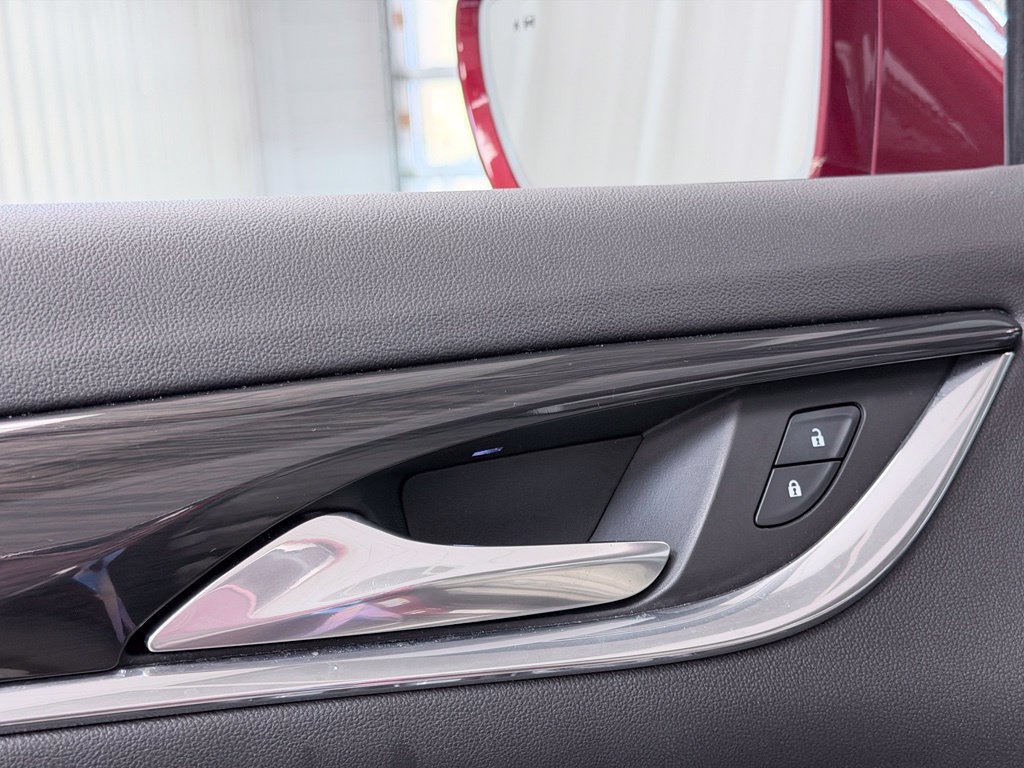 Used 2020 Buick Enclave Essence w/ Sound and Sites Package FWD image 9