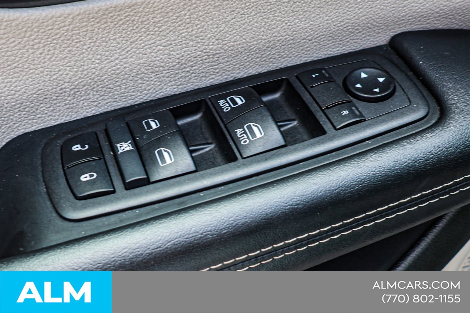 Used 2024 Chrysler Pacifica Touring-L image 39