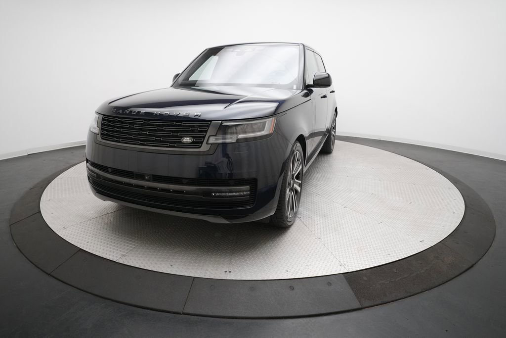 Used 2023 Land Rover Range Rover SE image 12