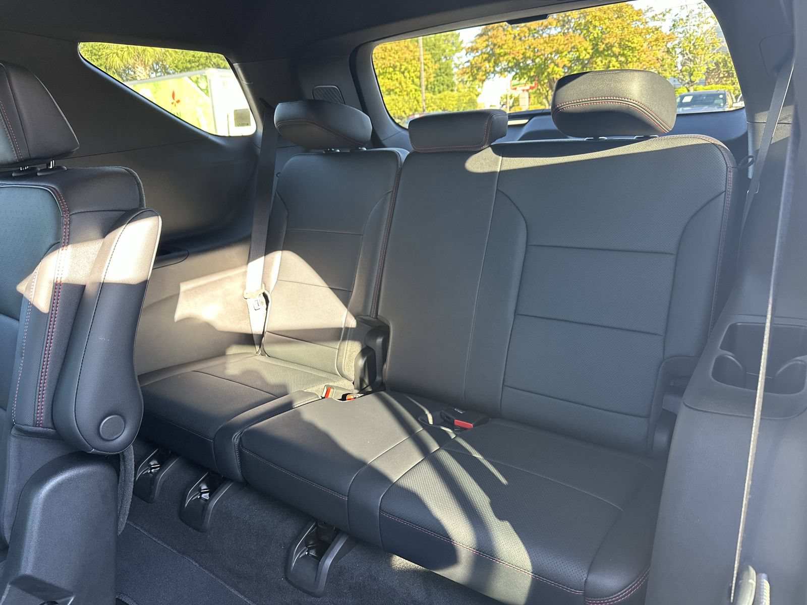 Used 2026 Chevrolet Traverse RS FWD image 32