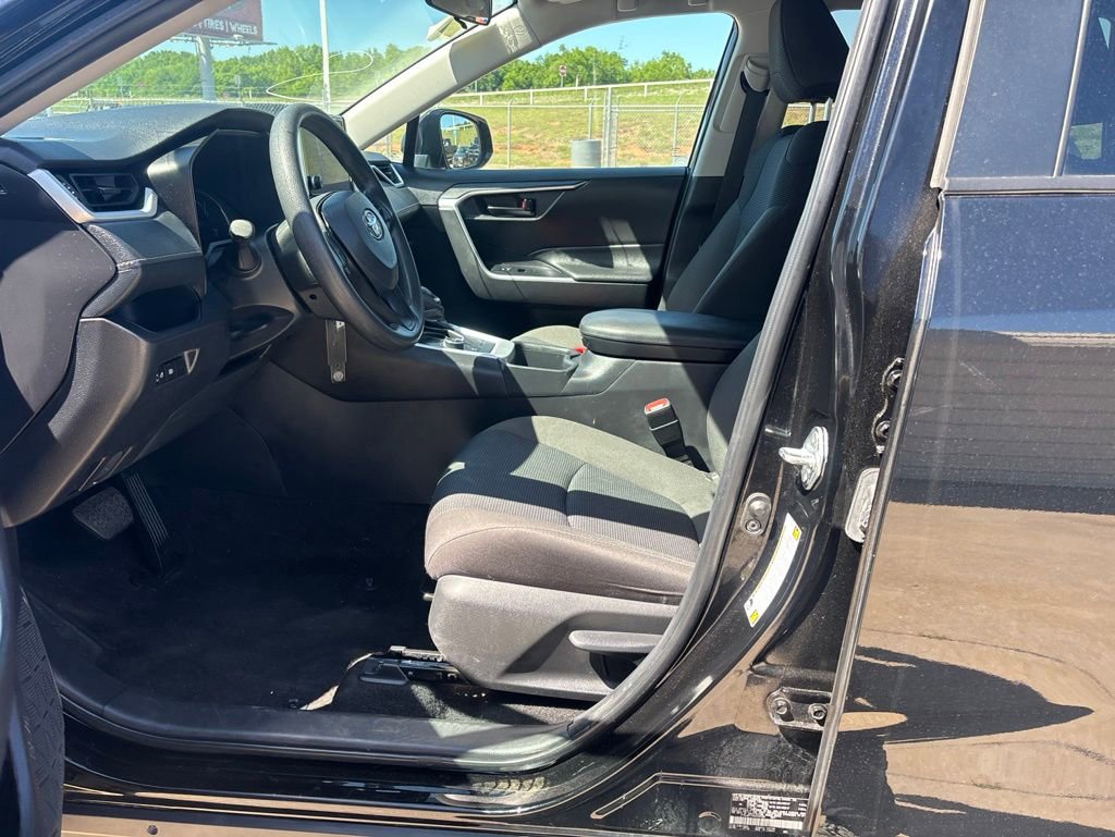 Used 2024 Toyota RAV4 LE AWD/4WD image 13