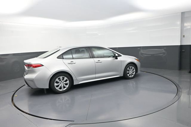 Used 2022 Toyota Corolla LE FWD image 9