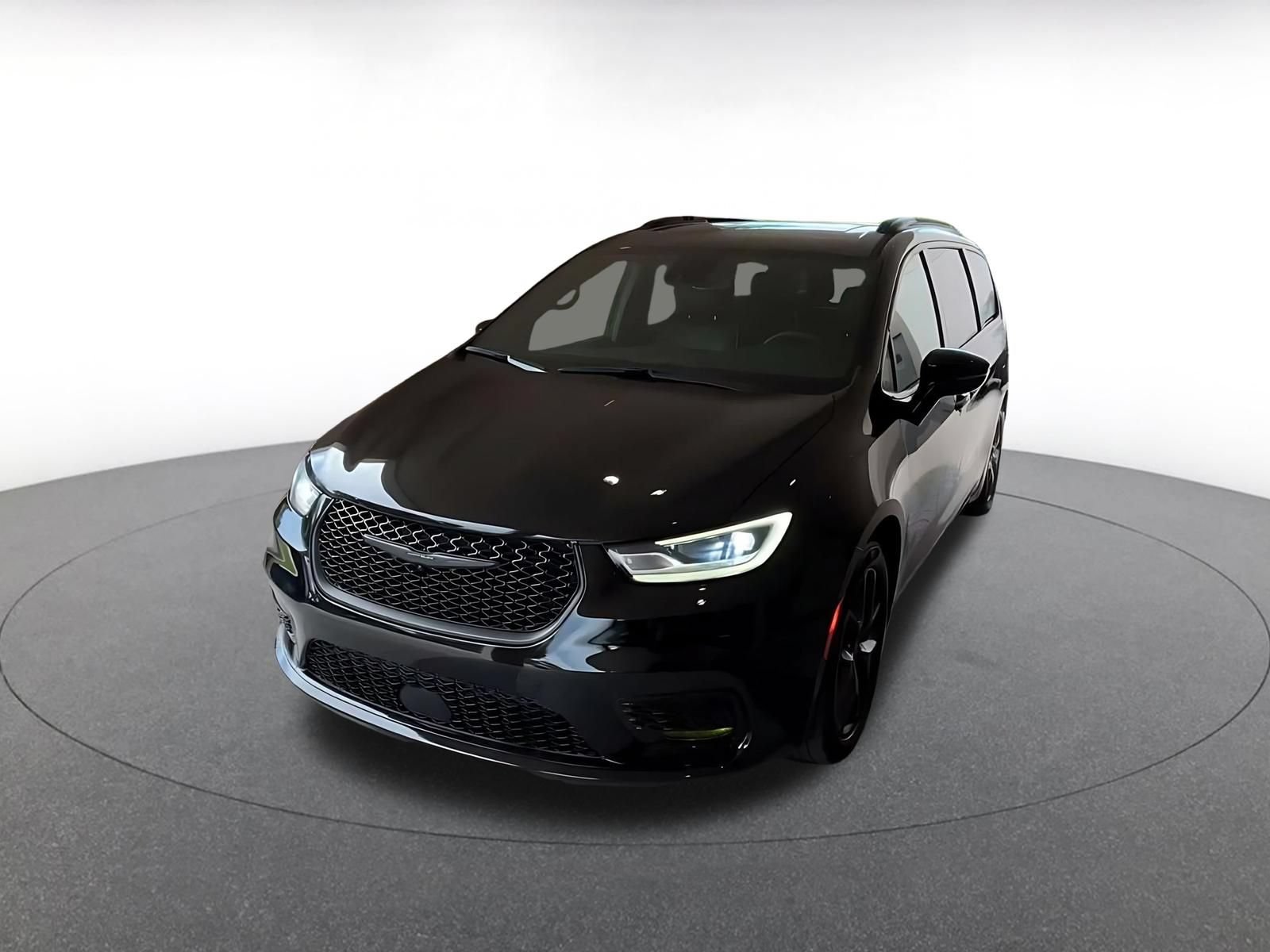 Used 2025 Chrysler Pacifica Limited FWD image 6
