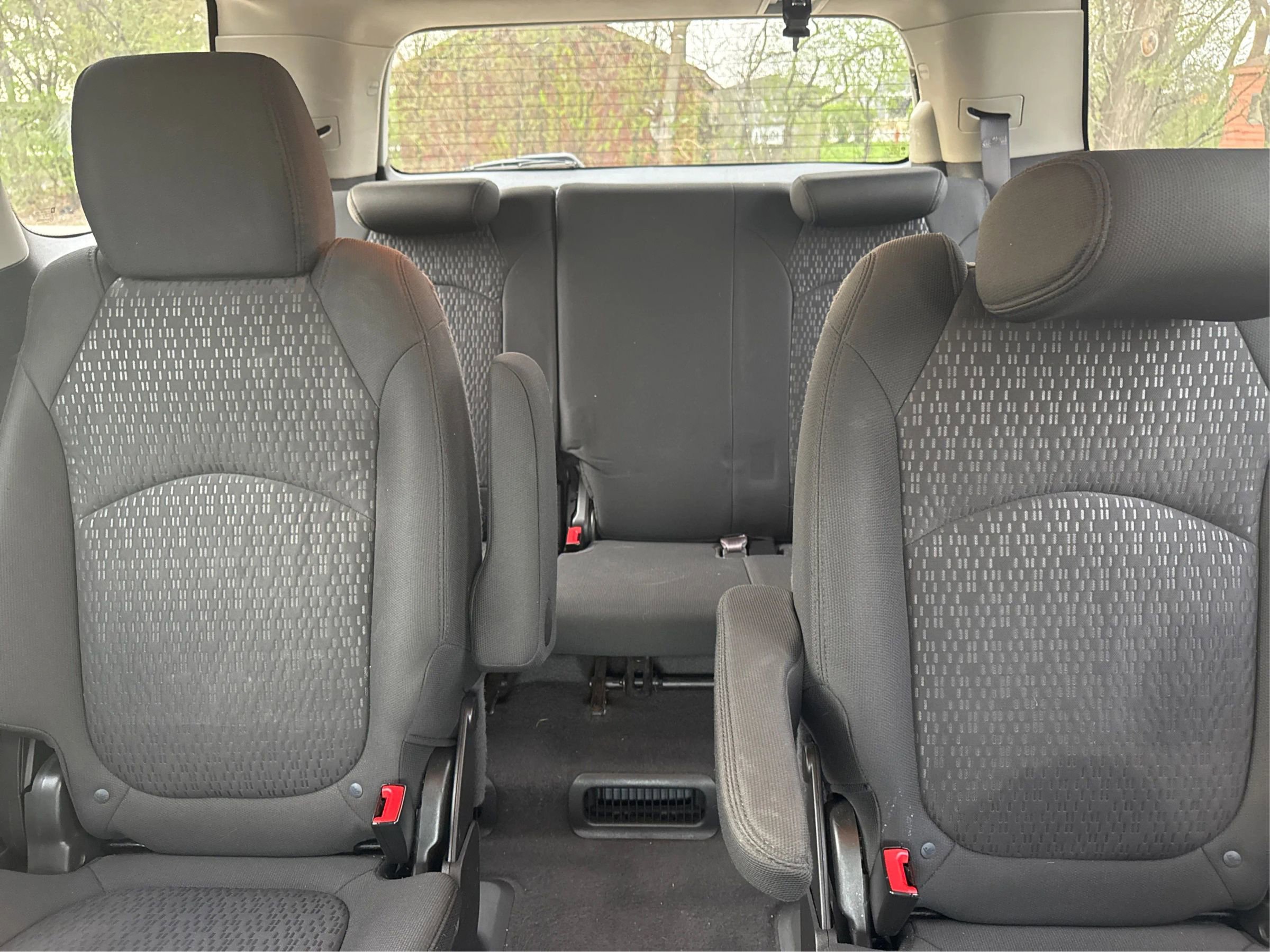Used 2011 GMC Acadia SLE FWD image 27
