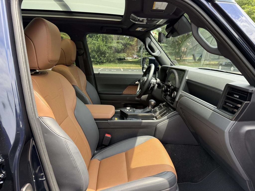Used 2025 Lexus GX 550 w/ Accessory Package (Z1) AWD/4WD image 14