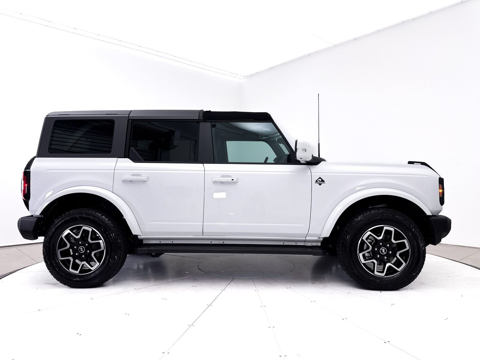 Used 2023 Ford Bronco Outer Banks AWD/4WD image 37