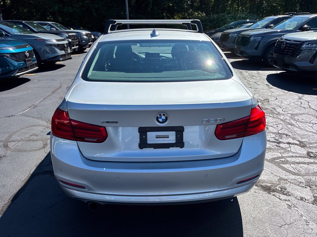 Used 2017 BMW 320i xDrive Sedan AWD/4WD image 6