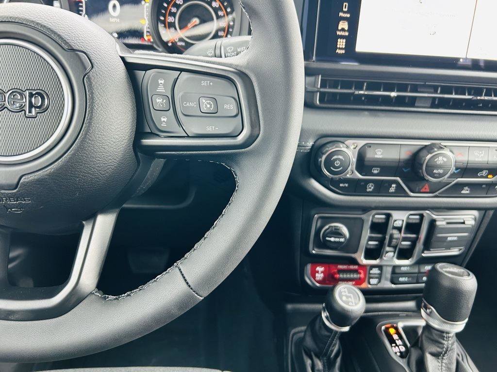 New 2025 Jeep Gladiator Rubicon image 15