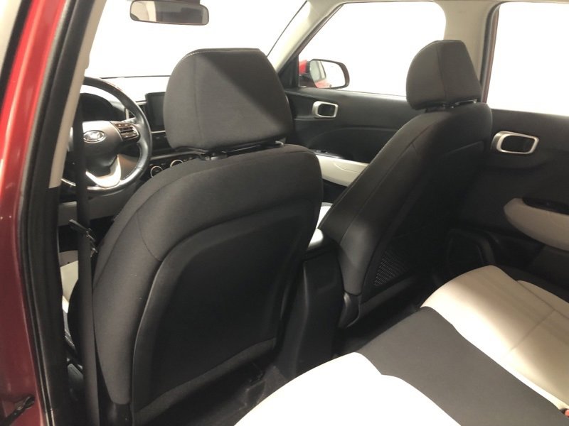 Used 2023 Hyundai Venue SEL image 16