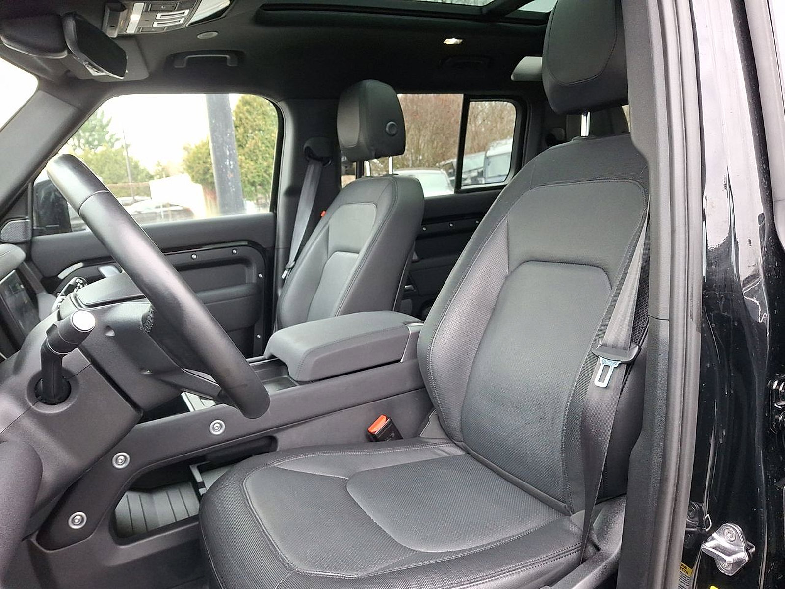 Certified 2023 Land Rover Defender 110 X-Dynamic SE image 17