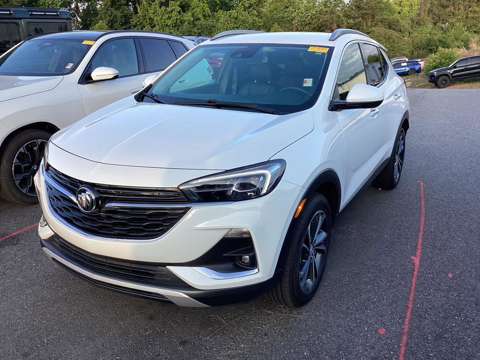 Used 2022 Buick Encore GX Essence FWD image 2