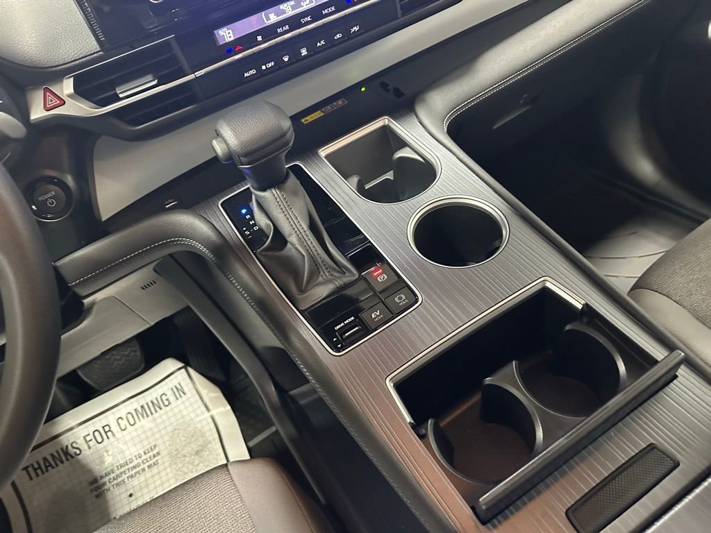 Used 2025 Toyota Sienna LE image 40