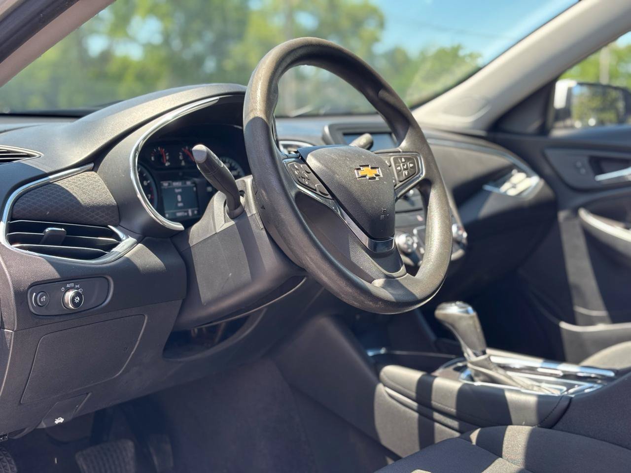 Used 2017 Chevrolet Malibu LT FWD image 17