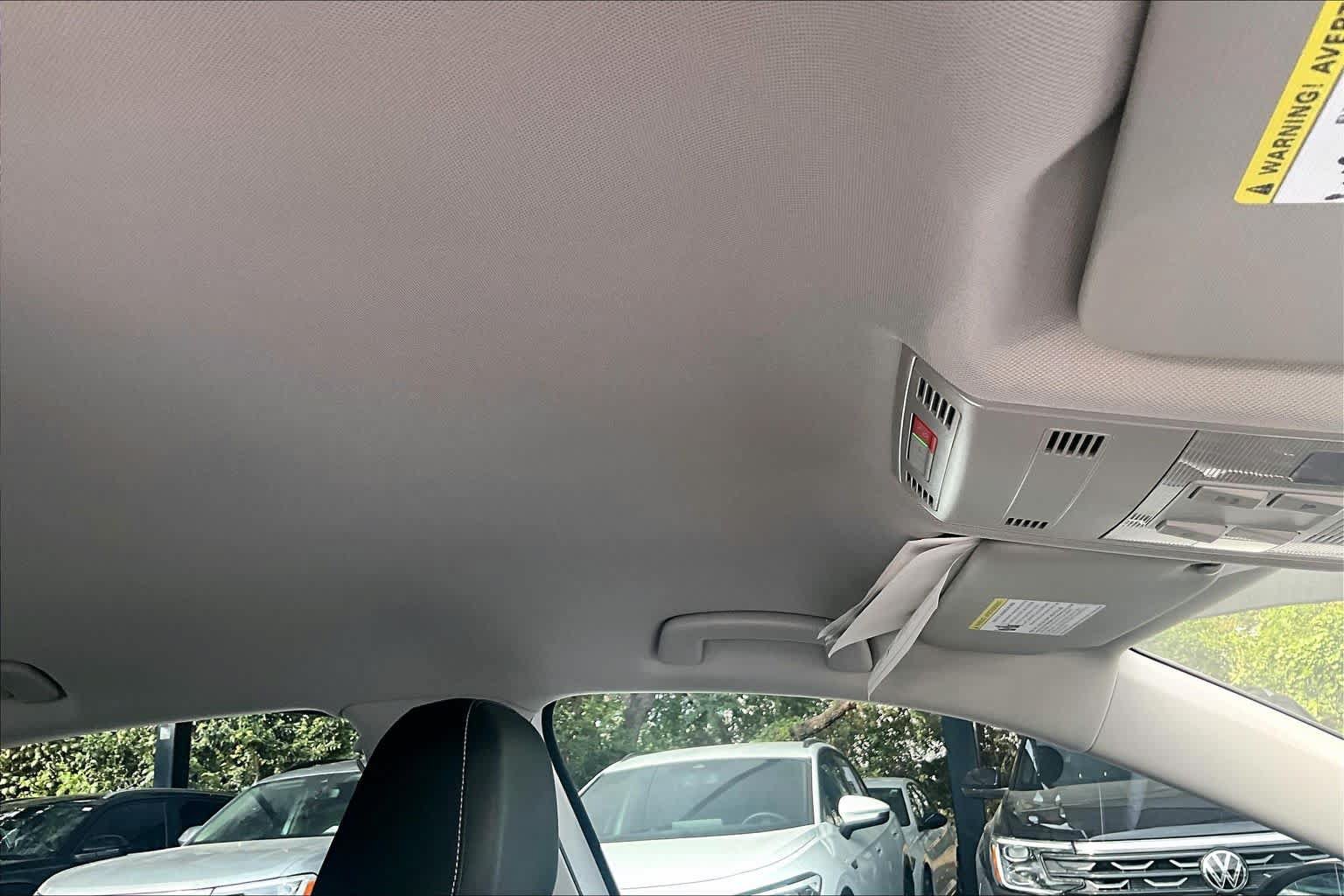 Used 2025 Volkswagen Jetta SE FWD image 13