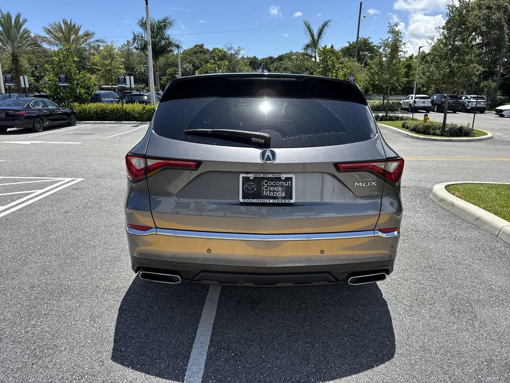 Used 2024 Acura MDX w/ Technology Package FWD image 2