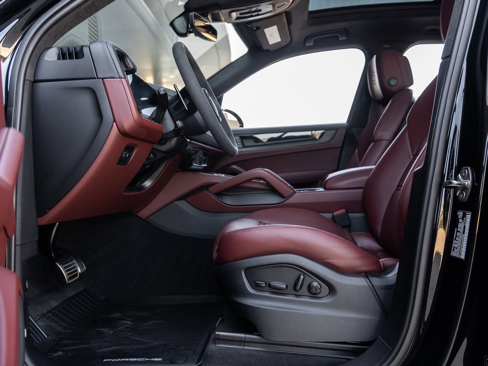 New 2026 Porsche Cayenne GTS image 24