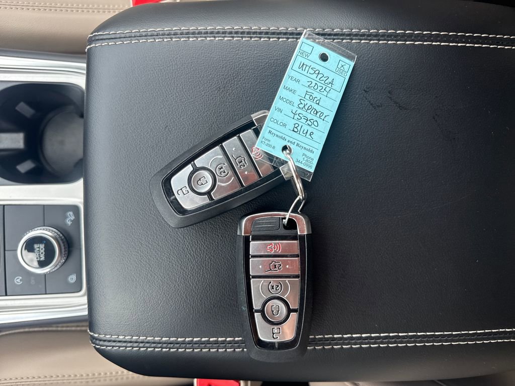 Used 2024 Ford Explorer XLT w/ Equipment Group 202A image 39