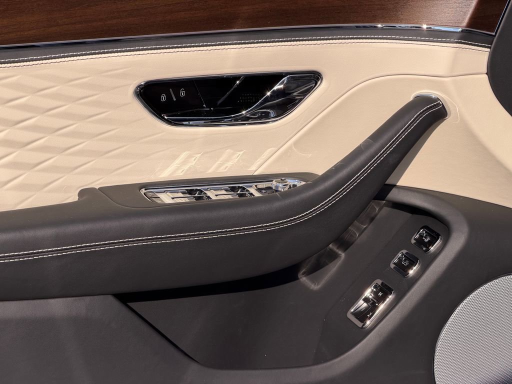 New 2026 Bentley Flying Spur Azure image 17