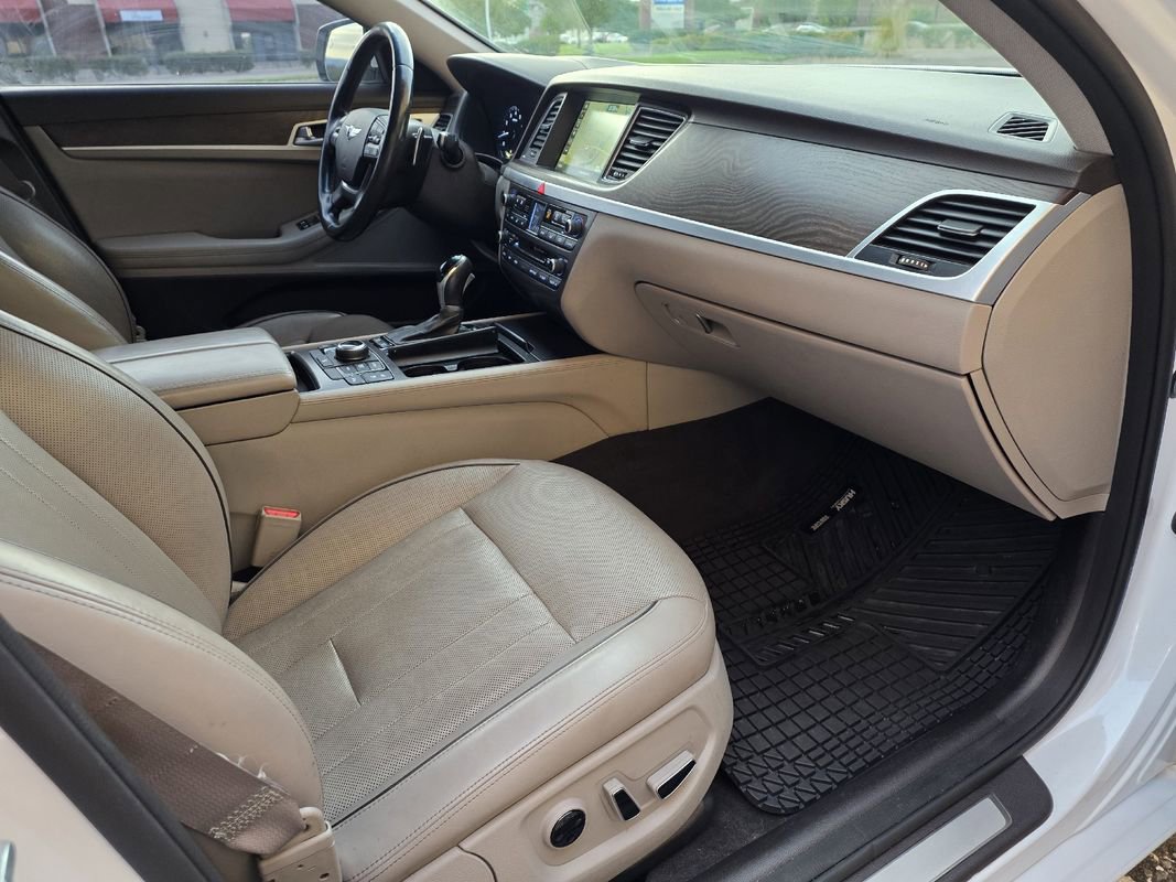 Used 2015 Hyundai Genesis 3.8 w/ Option Group 04 image 31