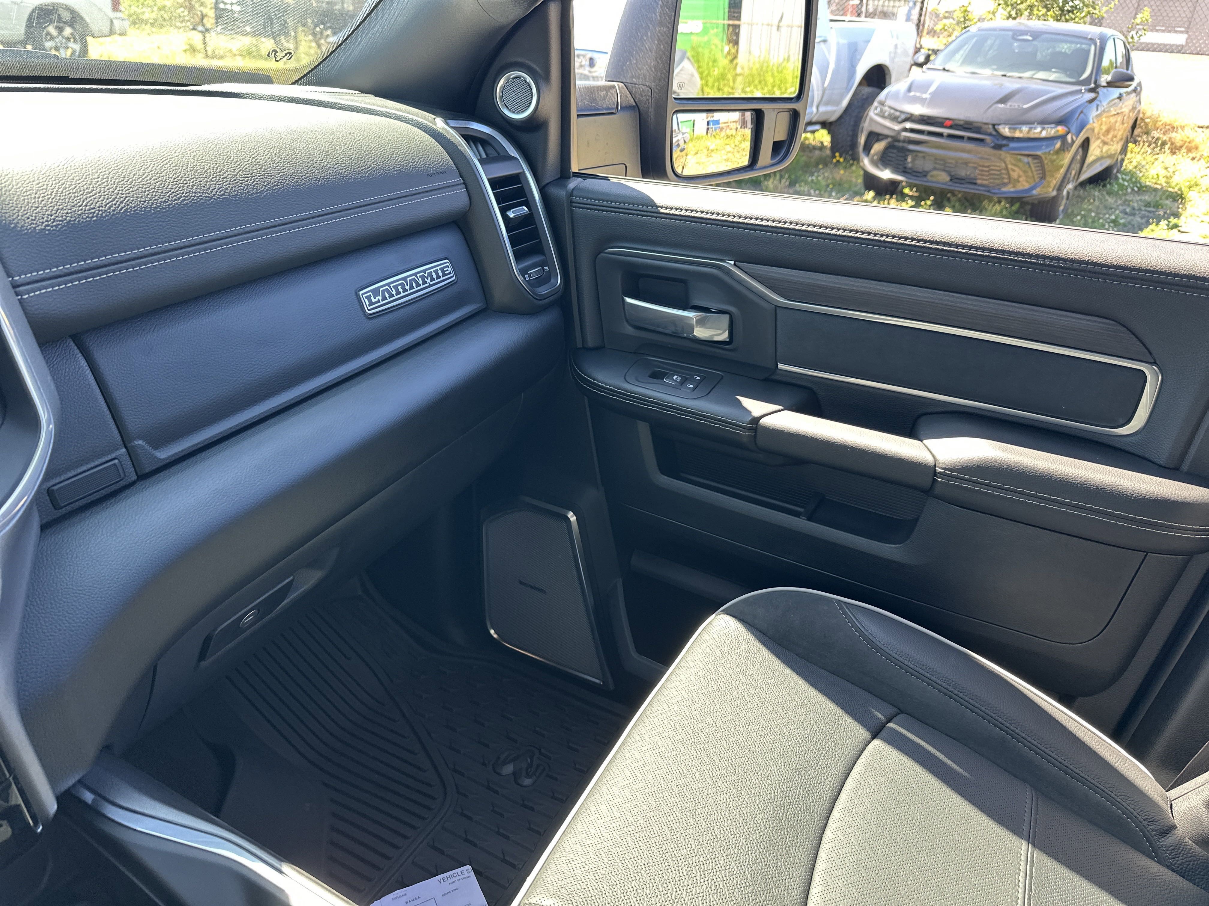 New 2025 RAM 3500 Laramie AWD/4WD image 30