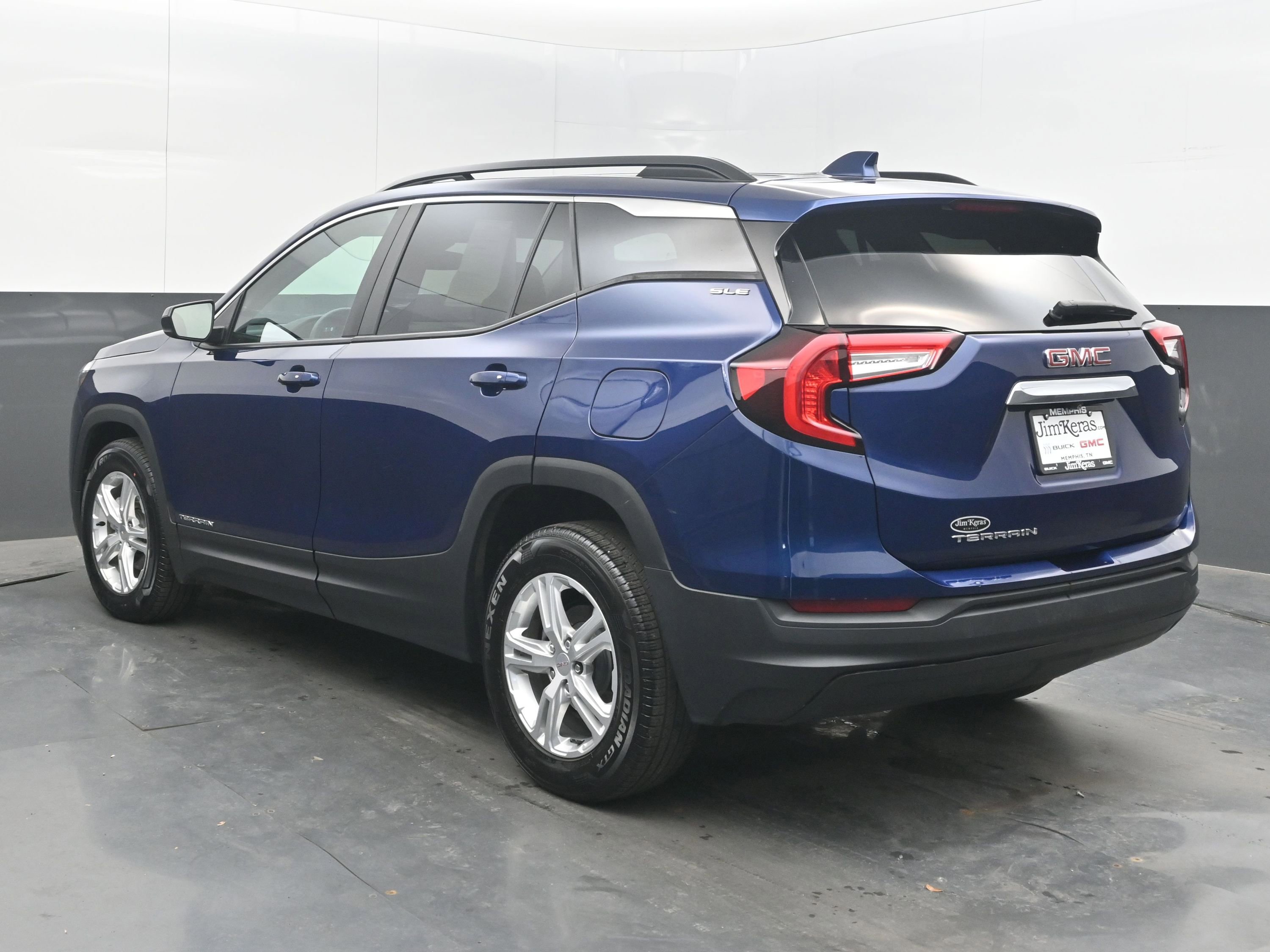 Certified 2022 GMC Terrain SLE w/ Driver Convenience Package FWD image 8