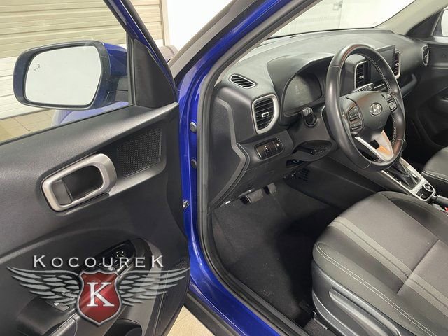 Used 2023 Hyundai Venue SEL image 10