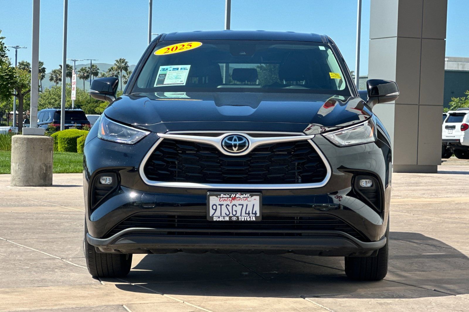 Used 2025 Toyota Highlander LE FWD image 10