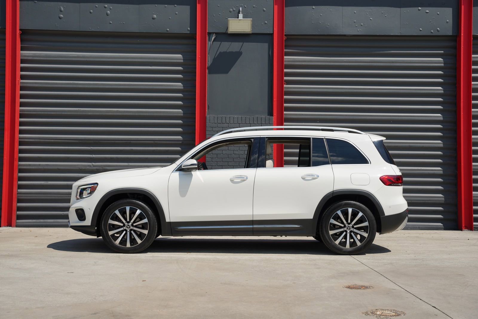 Used 2021 Mercedes-Benz GLB 250 w/ Premium Package image 5
