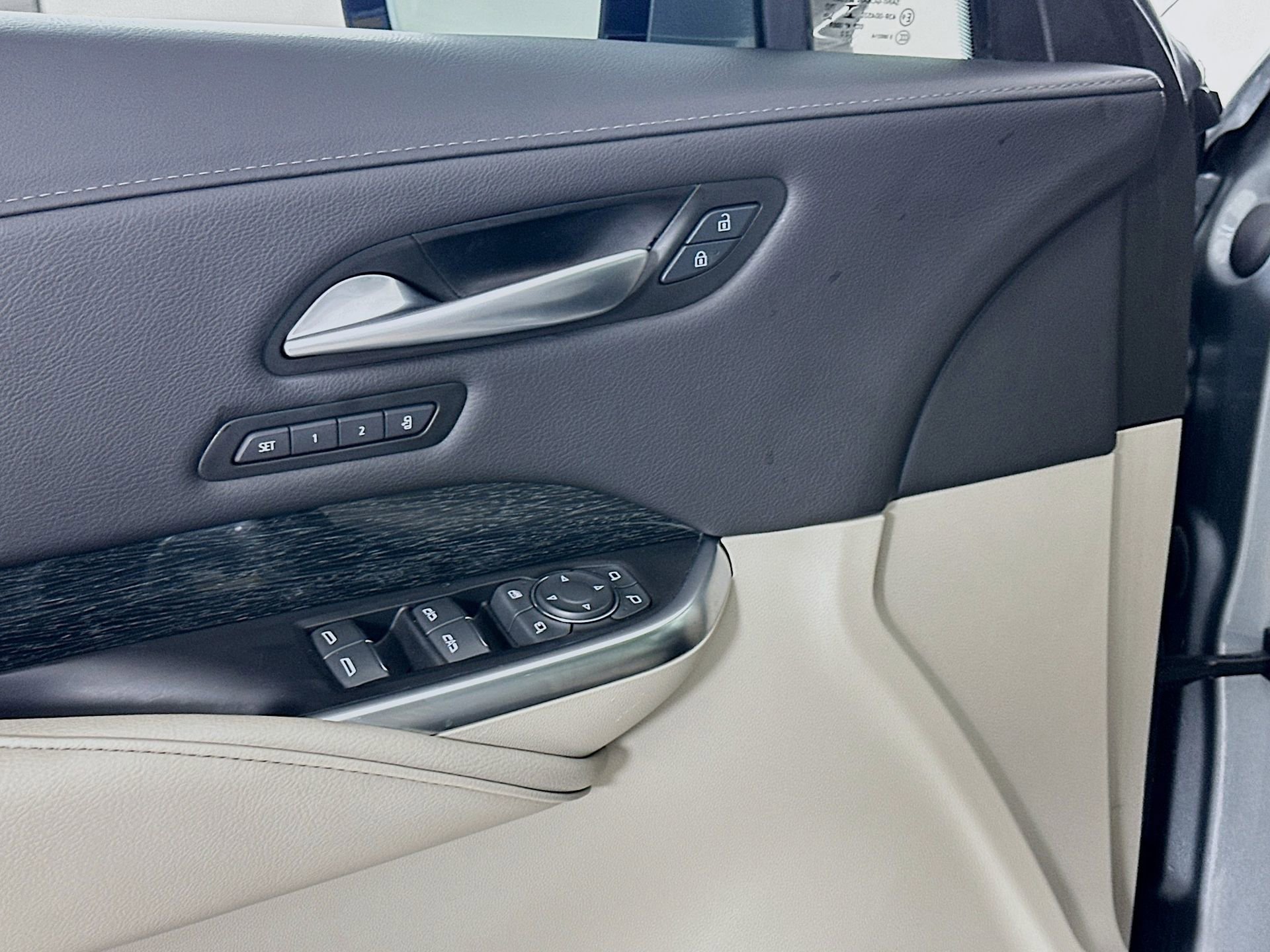 Used 2023 Cadillac XT4 Premium Luxury w/ Enhanced Visibility Package FWD image 19