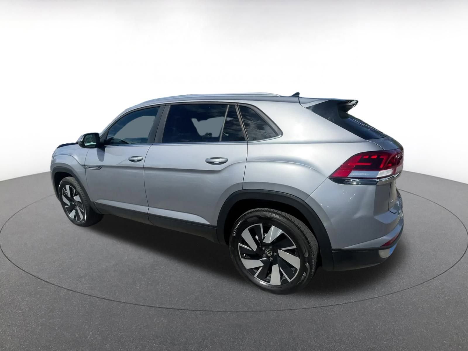 Used 2025 Volkswagen Atlas Cross Sport SE image 10