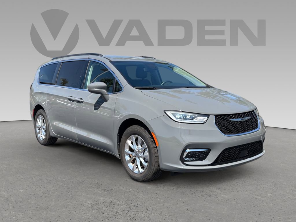 Used 2023 Chrysler Pacifica Touring-L FWD image 1